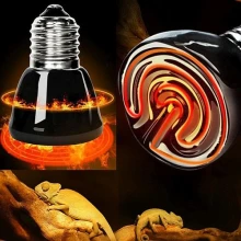 Jak grzeje mini żarówka z ceramiki w gadzim terrarium